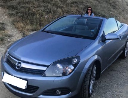 Серый Opel Astra Cabrio